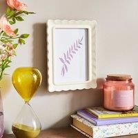 Scalloped Photo Frame