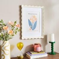 Scalloped Photo Frame