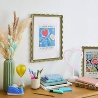 Scalloped Photo Frame