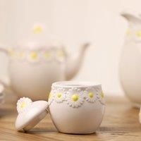 Widdop and Co Cottage Garden - Daisy Sugar Bowl Kitchen Storage Jar - Ceramic Spring/Summer Food Container for Gifting & Homeware - H: 11 x W: 8cm.