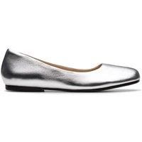 https://www.burton.co.uk/product/clarks-livia-lily-silver-pumps_p-5446e3a9-30aa-409d-bb3c-c37151664486£colour=Gold&size=3-Standard%20Fit
