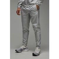 https://www.burton.co.uk/product/boohooman-man-active-lightweight-tapered-jogger_cmm07615£colour=light%20grey&size=XL