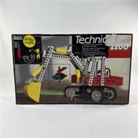 LEGO TECHNIC: Excavator (8851) - READ DESCRIPTION