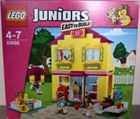 LEGO JUNIORS FAMILY HOUSE 10686 - NEW/BOXED/SEALED