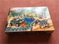 LEGO Jurassic World: Baryonx Face Off (75935)