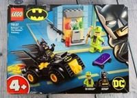 LEGO 76137 4+ DC Batman Batman VS The Riddler Robbery Batmobile Toy Car for Kids 4 Years Old