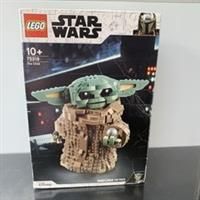 LEGO Star Wars: The Mandalorian The Child Building Set (75318)