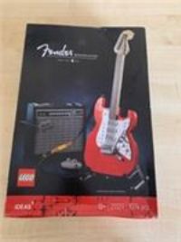 LEGO 21329 Ideas Fender Stratocaster DIY Guitar Model Building Set with 65 Princeton Reverb Amplifier & Authentic Accessories, Gifts for Music Lovers, Guitarists, Men, Women, Him and Her