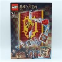 LEGO 76409 Harry Potter Gryffindor House Banner Set, Hogwarts Castle Common Room Toy or Wall Display, Fold Up Travel Toy, Collectible with 3 Minifigures