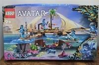 LEGO 75578 Avatar Metkayina Reef Home, Building Toy with Village, Canoe, Pandora Scenes, Neytiri and Tonowari Minifigures, The Way of Water Movie Set