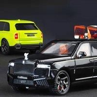 1:24 luxury business car alloy model, unique decorations of the car center console, cool sound and