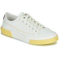 Levis  DECON POP LACE S  women's Shoes (Trainers) in Beige