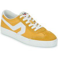 Levis  SNEAK  men's Shoes (Trainers) in Yellow