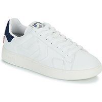 Levis  SWIFT S  women's Shoes (Trainers) in White