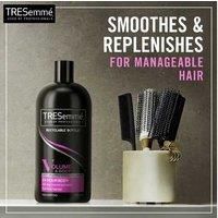 TRESemme Body & Volume Shampoo with silk proteins and collagen for enhanced hair volume 900 ml